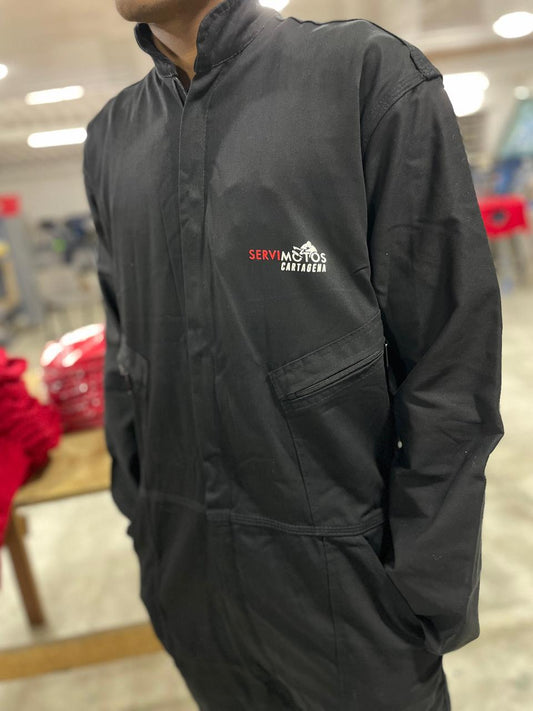 Overol personalizado en tela drill, diseñado para uso industrial u operativo, ideal para empresas, técnicos, obreros y dotaciones laborales.