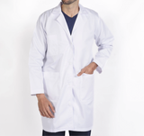 Bata personalizada en tela antifluido, ideal para clínicas, laboratorios, hospitales y empresas que requieren protección ligera y presentación profesional – Stamparbq Tiltex.