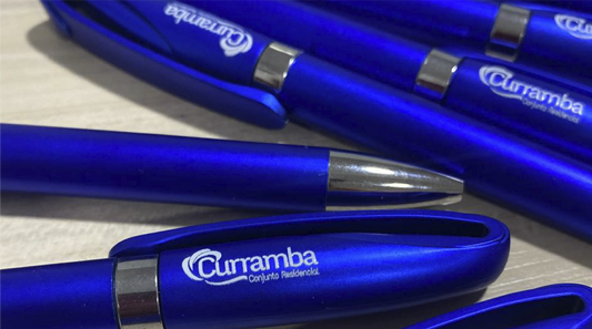 Bolígrafo publicitario personalizado con logo, ideal para ferias, campañas promocionales, universidades y regalos empresariales – Stamparbq Tiltex.