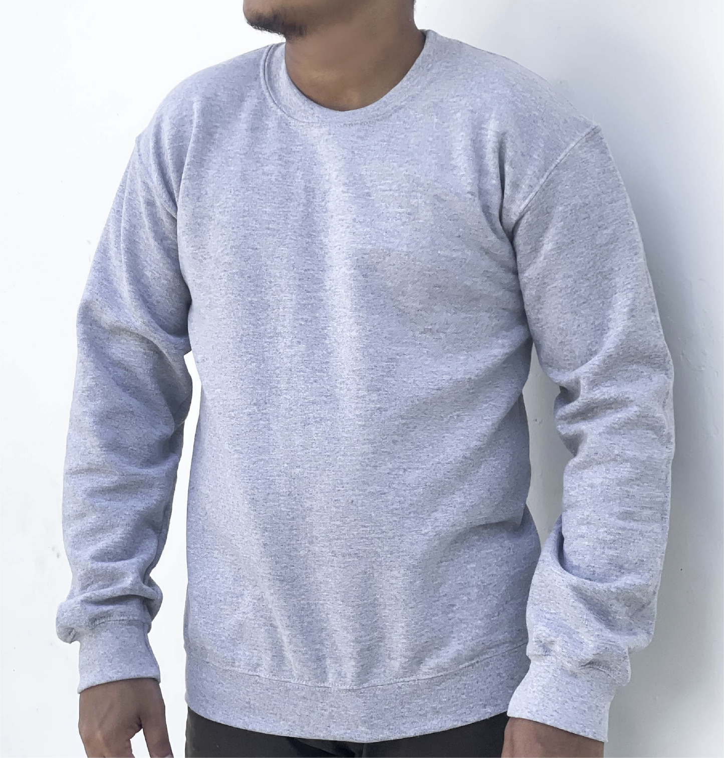 Buzo básico sin capucha, ideal para uniforme institucional, dotación empresarial, cómodo, versátil y personalizable para trabajo o promoción.