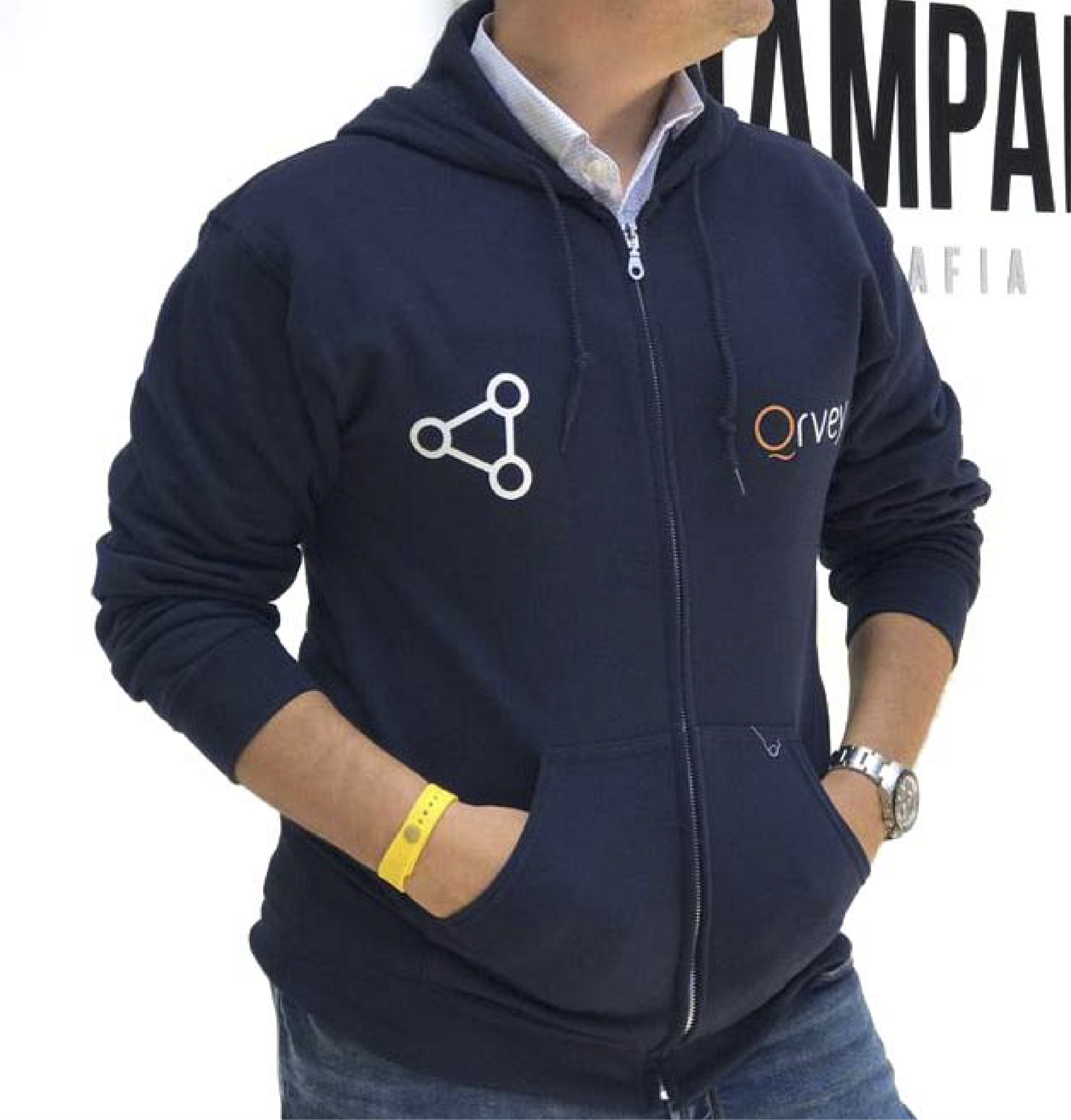 Buzo con capucha y cierre frontal, ideal para uniforme corporativo, dotación empresarial, cómodo, personalizable, con bolsillos y horma unisex.