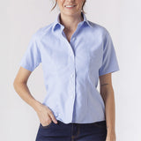 Camisa administrativa en tela Oxford, ideal para uniforme ejecutivo, dotación institucional, resistente, elegante y de uso corporativo diario.