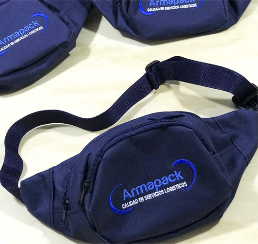 Cangurera publicitaria personalizada en lona, ideal para eventos, dotaciones corporativas y actividades promocionales al aire libre – Stamparbq Tiltex.