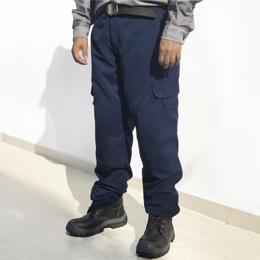 Pantalón operativo tipo cargo para mujer, multi bolsillos, uso industrial, resistente, ideal para trabajo, uniformes, seguridad, outdoor, confort y movilidad.