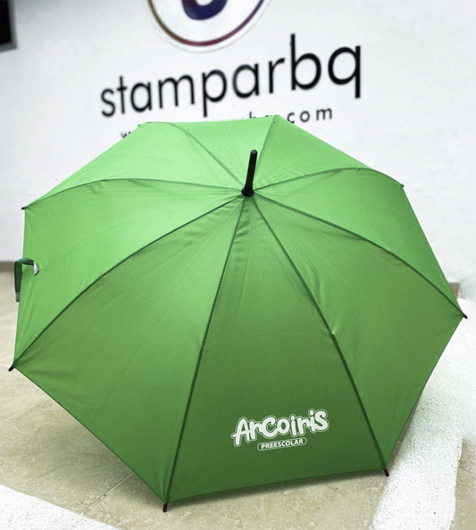 Sombrilla publicitaria bicolor personalizada en blanco, perfecta para campañas promocionales, ferias empresariales y visibilidad de marca en exteriores – Stamparbq Tiltex.