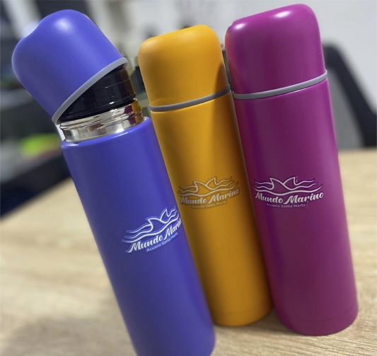 Termo metálico personalizado No.4, elegante y resistente, ideal para regalos corporativos, dotaciones empresariales y campañas de fidelización – Stamparbq Tiltex.